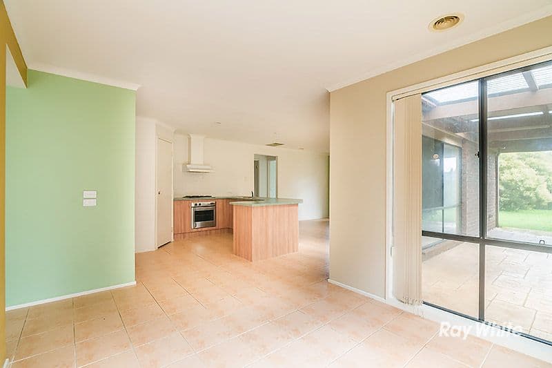 9 Genista Road, Cranbourne West VIC 3977, Cranbourne West - Thumbnail 6