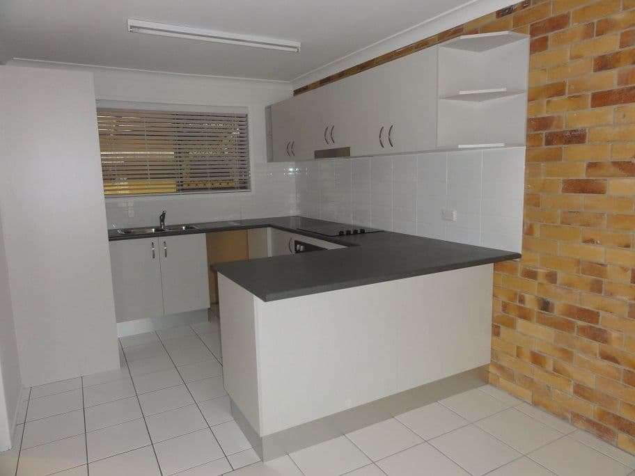 6 Eurimbula Court, PARADISE POINT QLD 4216, Paradise Point - Thumbnail 4