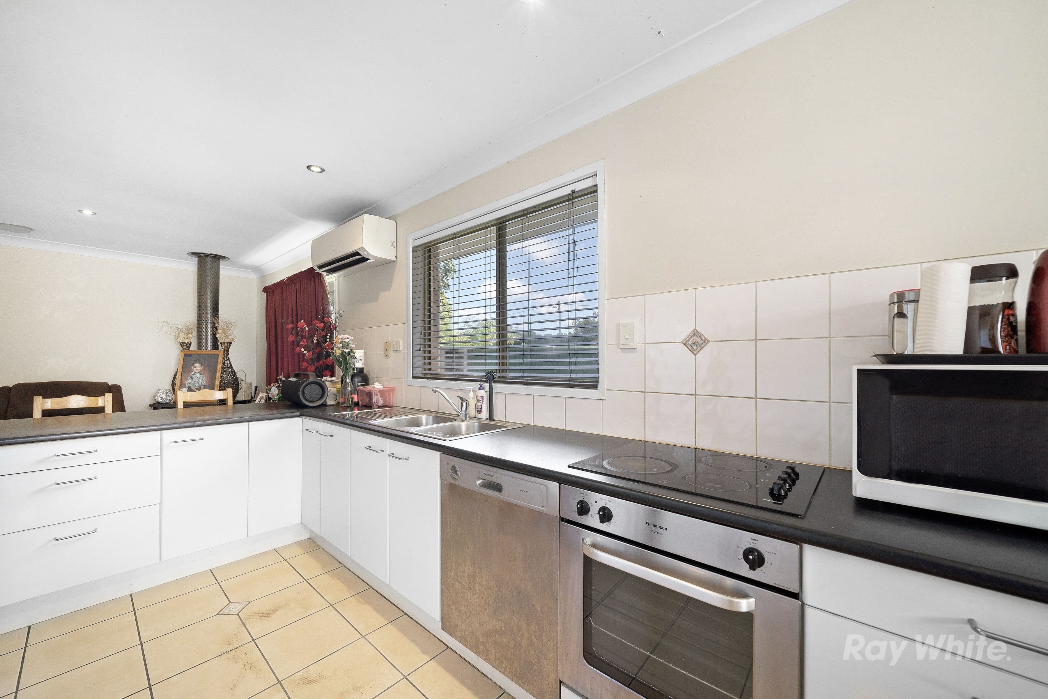 16 Lycoris Street, Crestmead QLD 4132, Crestmead - Thumbnail 2