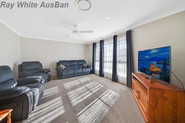 25 Shannon Place, Kearns - Thumbnail 2