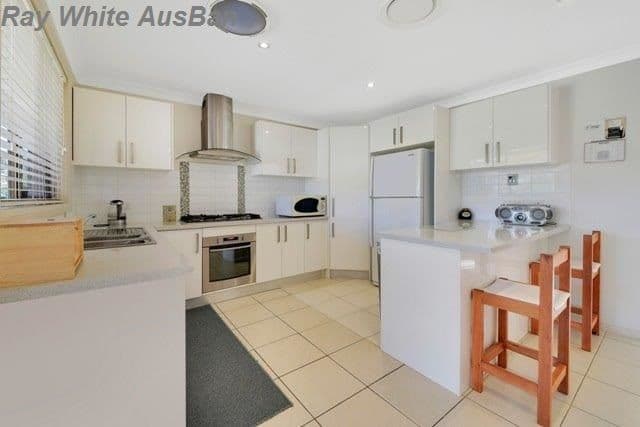25 Shannon Place, Kearns - Thumbnail 4