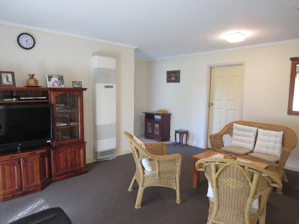 61 Goolagar Crescent, SPRINGDALE HEIGHTS NSW 2641, Springdale Heights - Thumbnail 2