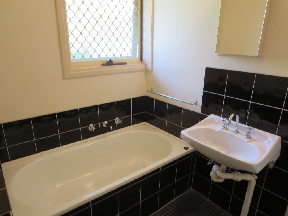 61 Goolagar Crescent, SPRINGDALE HEIGHTS NSW 2641, Springdale Heights - Thumbnail 7