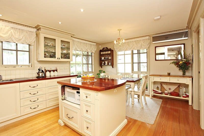 13 DORCHESTER Avenue, MONTROSE VIC 3765, Montrose - Thumbnail 2