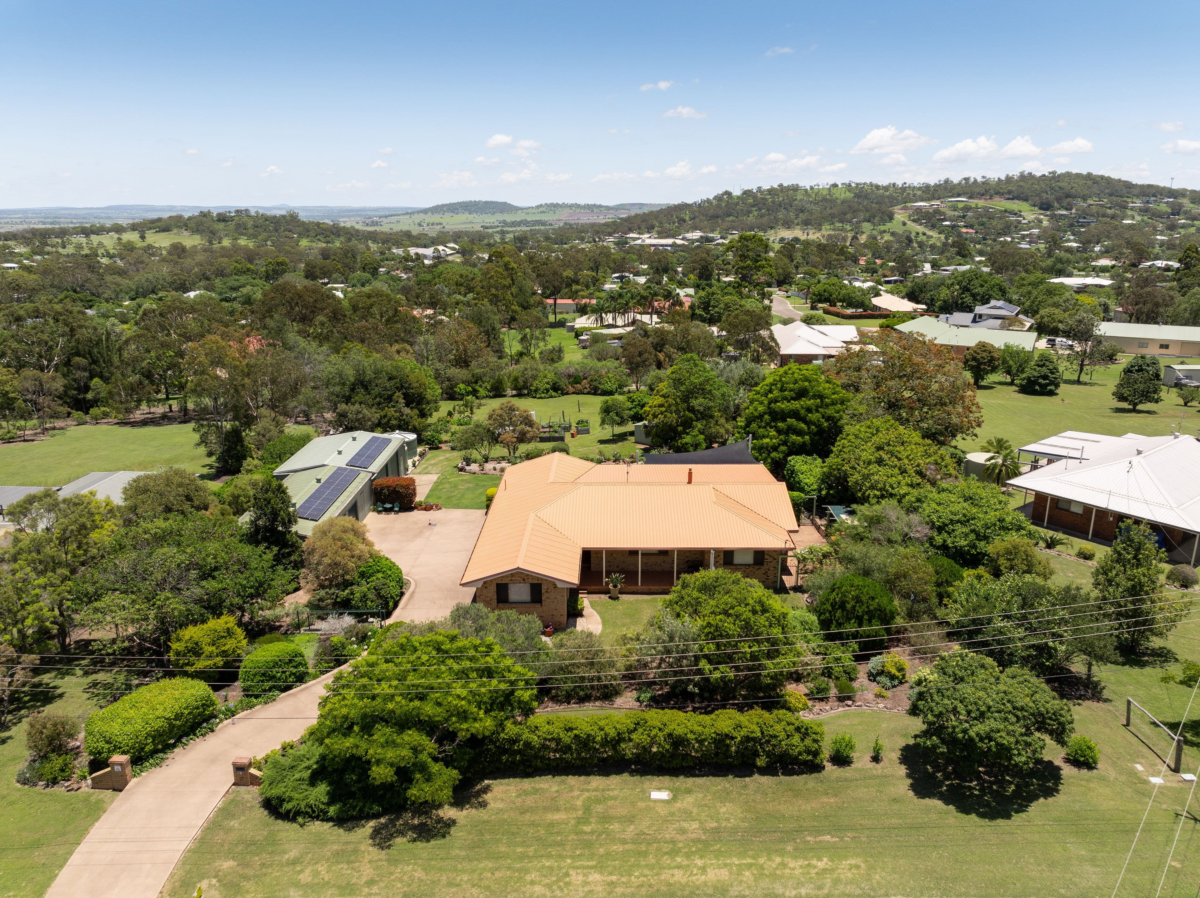 9 Glen Court, Glenvale QLD 4350, Glenvale - Thumbnail 2