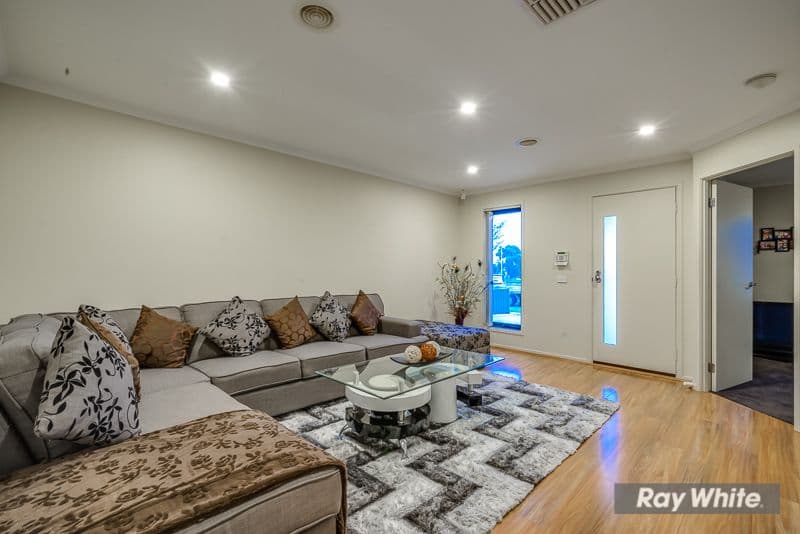 8 JAMES COOK Drive, Truganina VIC 3029, Truganina - Thumbnail 4