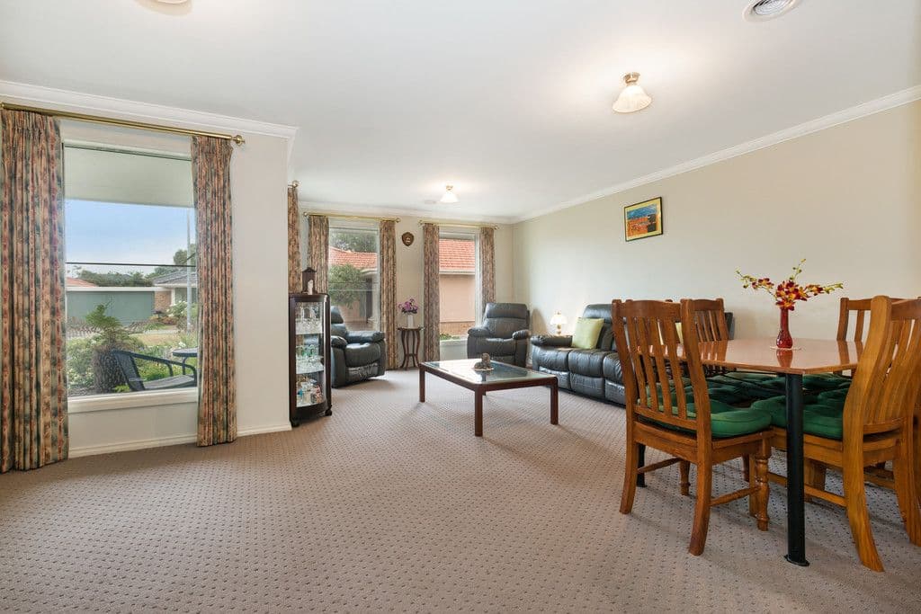 2 Glen Avis Grove, Dingley Village VIC 3172, Dingley Village - Thumbnail 2
