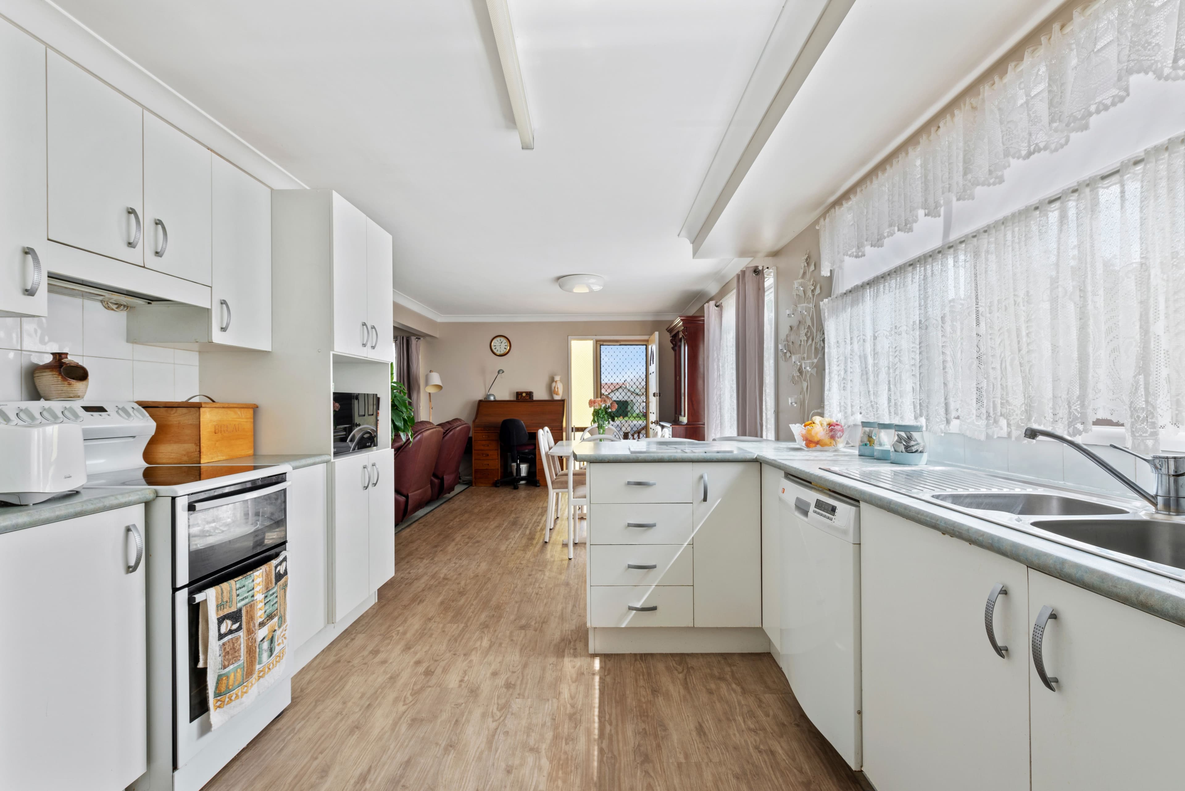 49 Kendall Crescent, Burrill Lake - Thumbnail 3