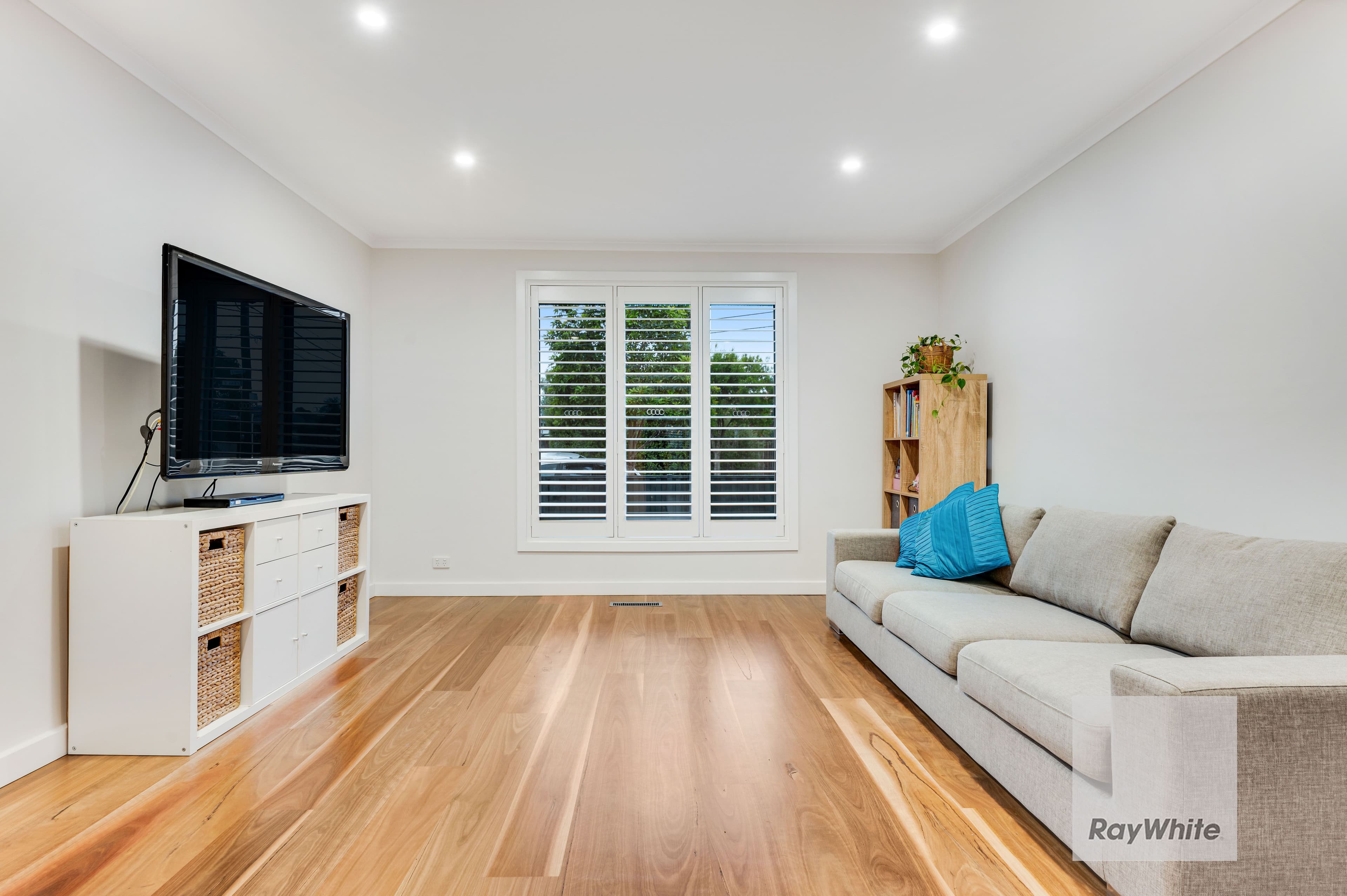 16 Katrina Drive, Gladstone Park VIC 3043, Gladstone Park - Thumbnail 4