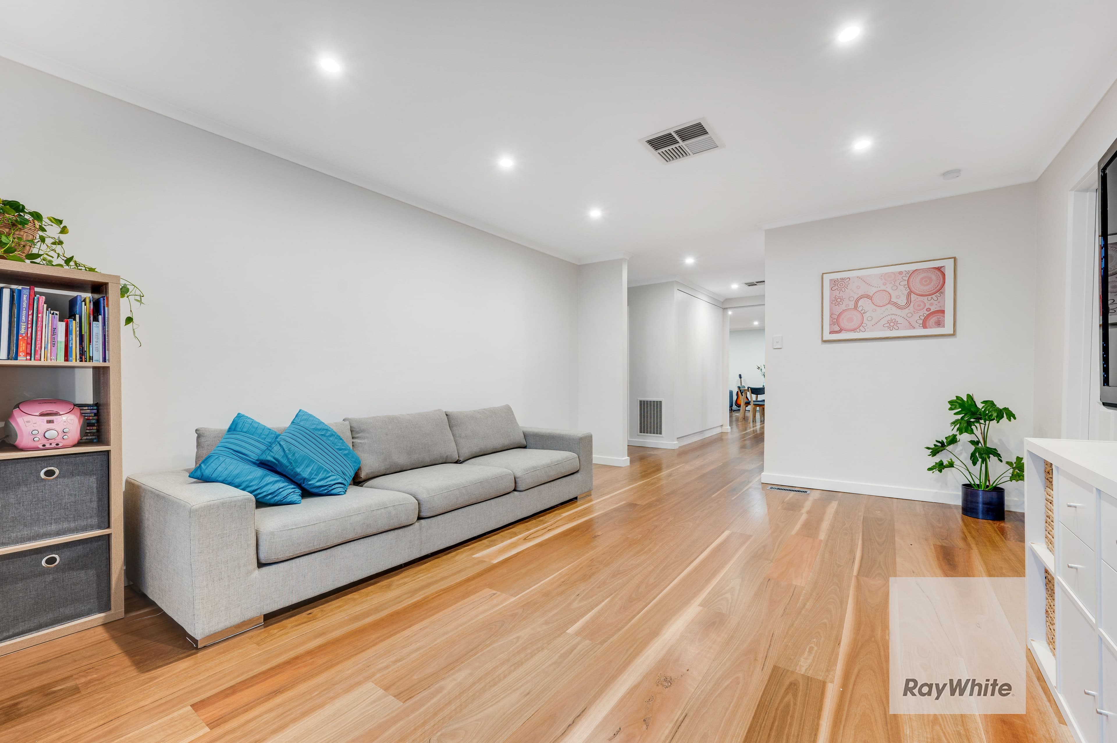 16 Katrina Drive, Gladstone Park VIC 3043, Gladstone Park - Thumbnail 5