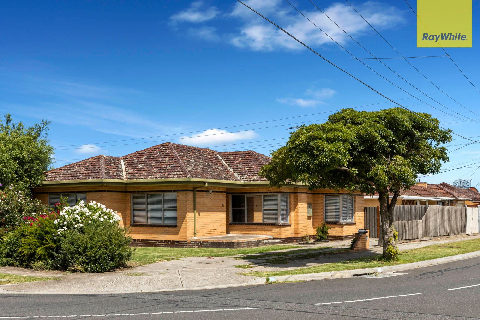 15 Thorndon Drive, St Albans VIC 3021, St Albans - Image 1