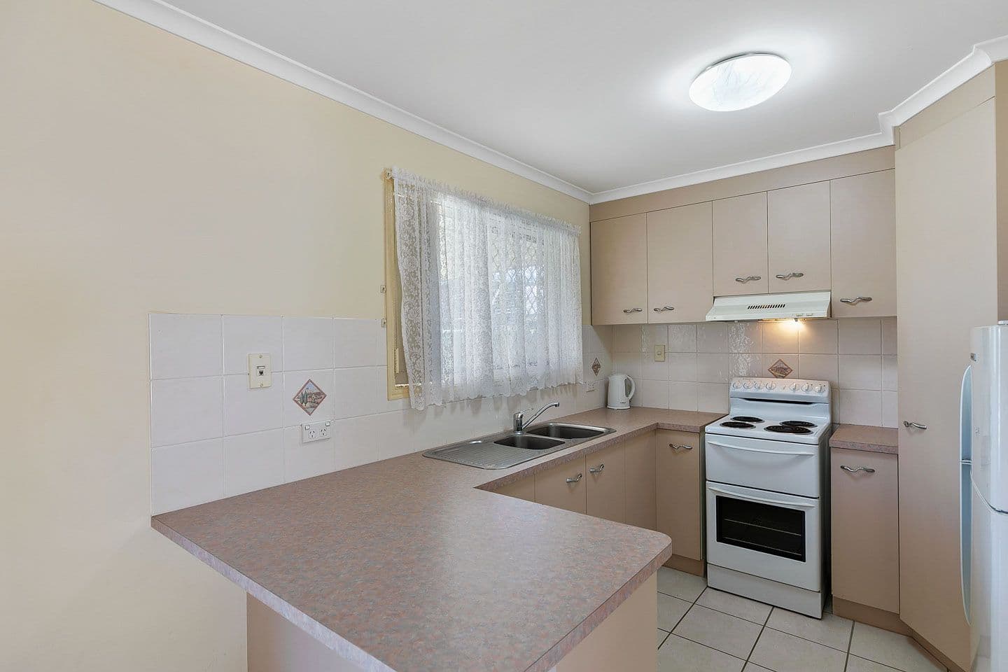 10 Elliot Court, Eli Waters QLD 4655, Eli Waters - Thumbnail 2