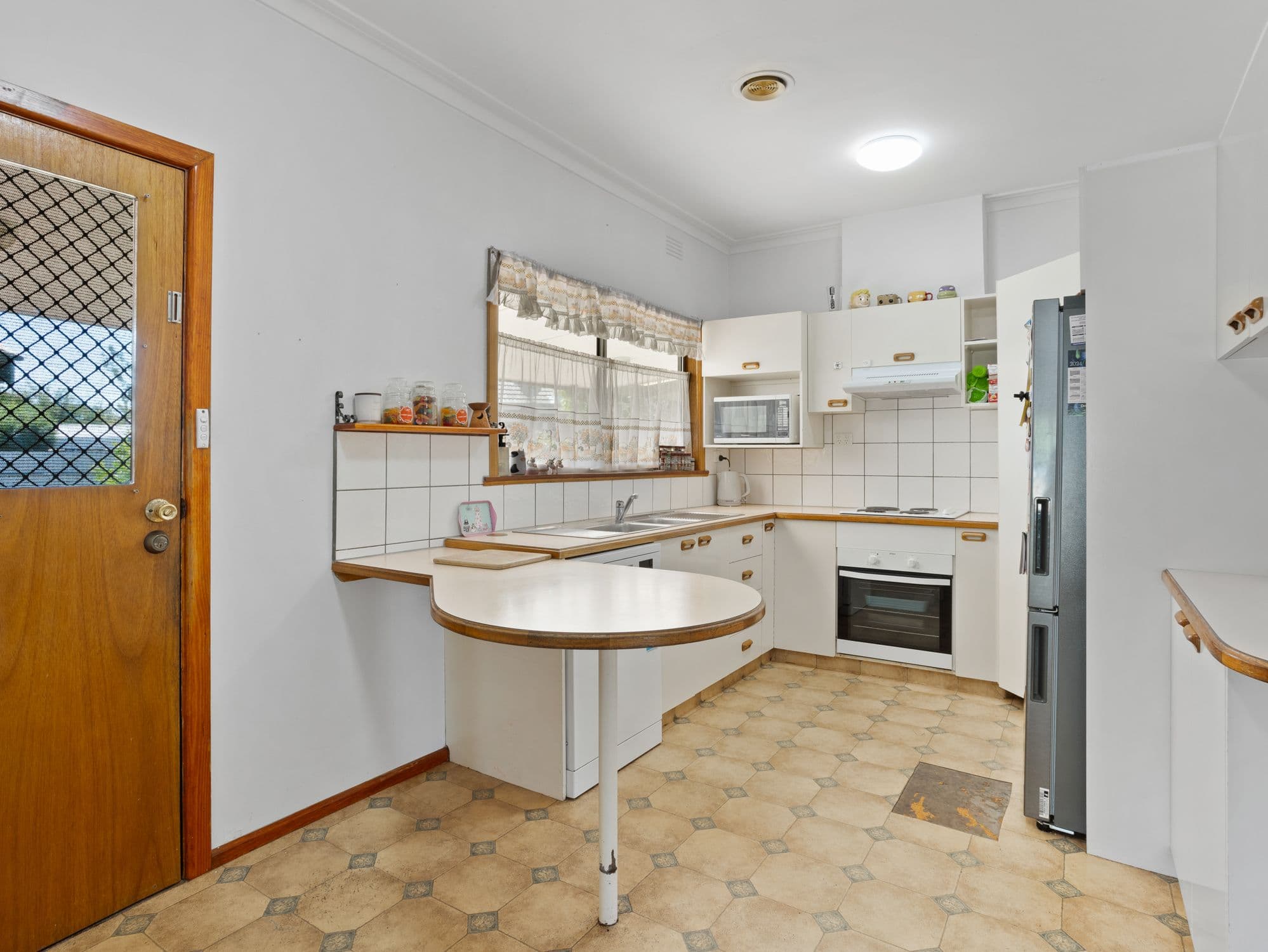 930 Tullimbar Street, North Albury NSW 2640, North Albury - Thumbnail 5