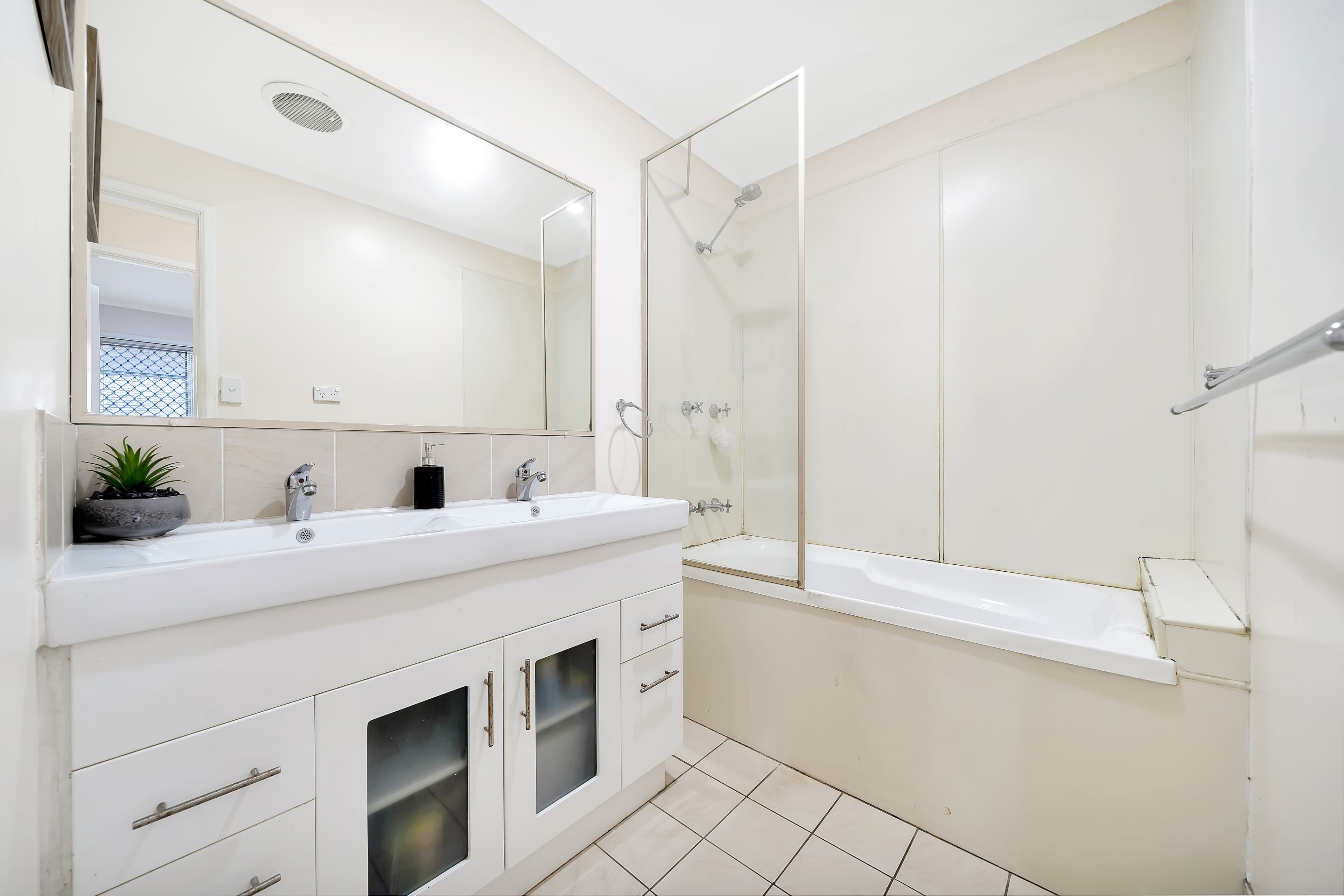 27 Kyogle Street, Crestmead QLD 4132, Crestmead - Thumbnail 4