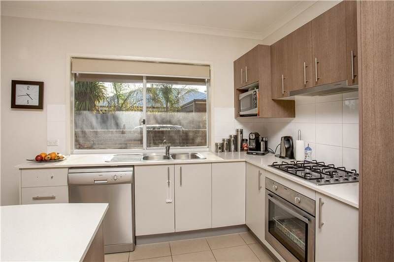 13 Nigella Avenue, CORIO VIC 3214, Corio - Thumbnail 2