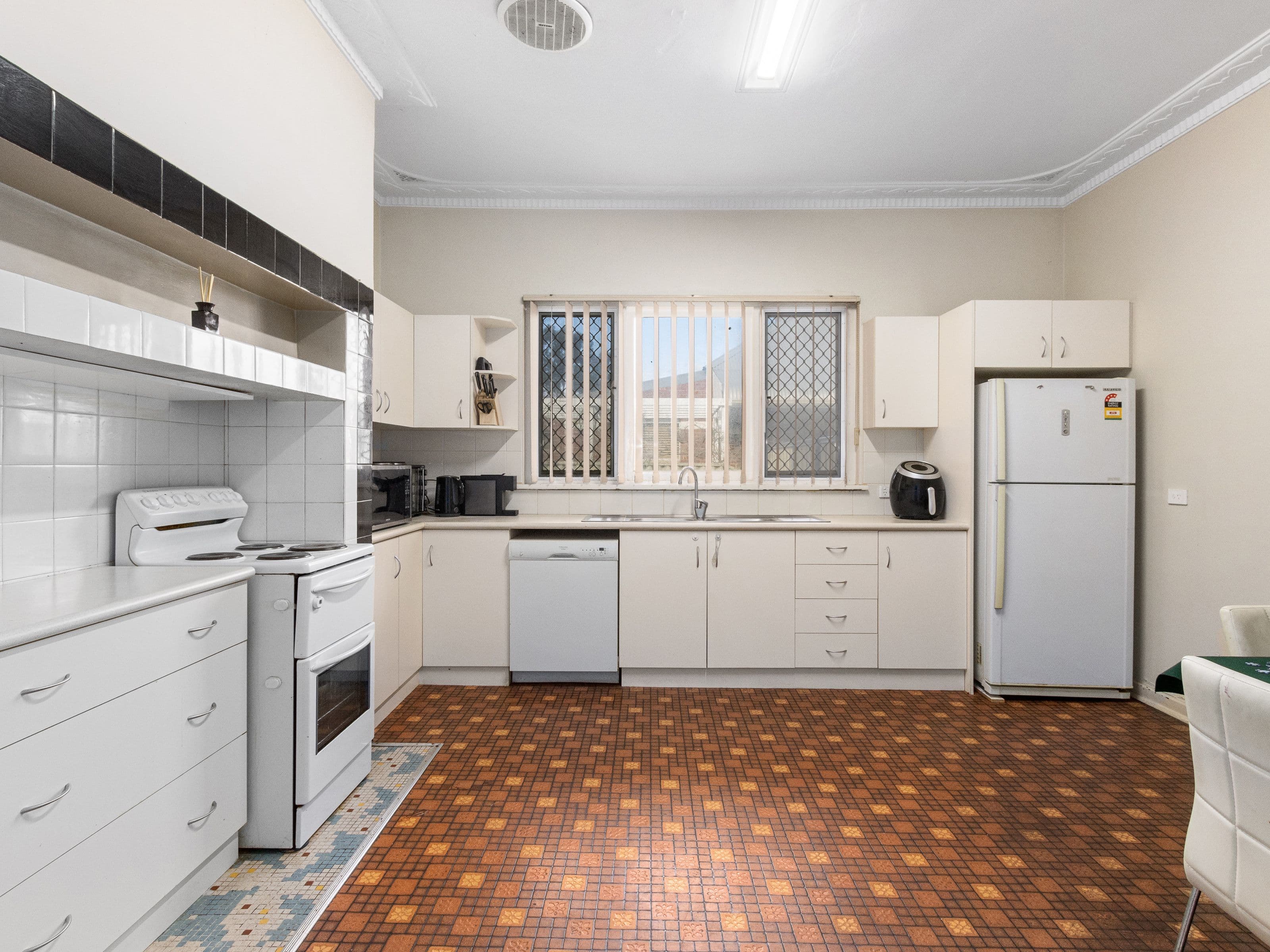 4 Henry Street, East Cannington WA 6107, East Cannington - Thumbnail 2