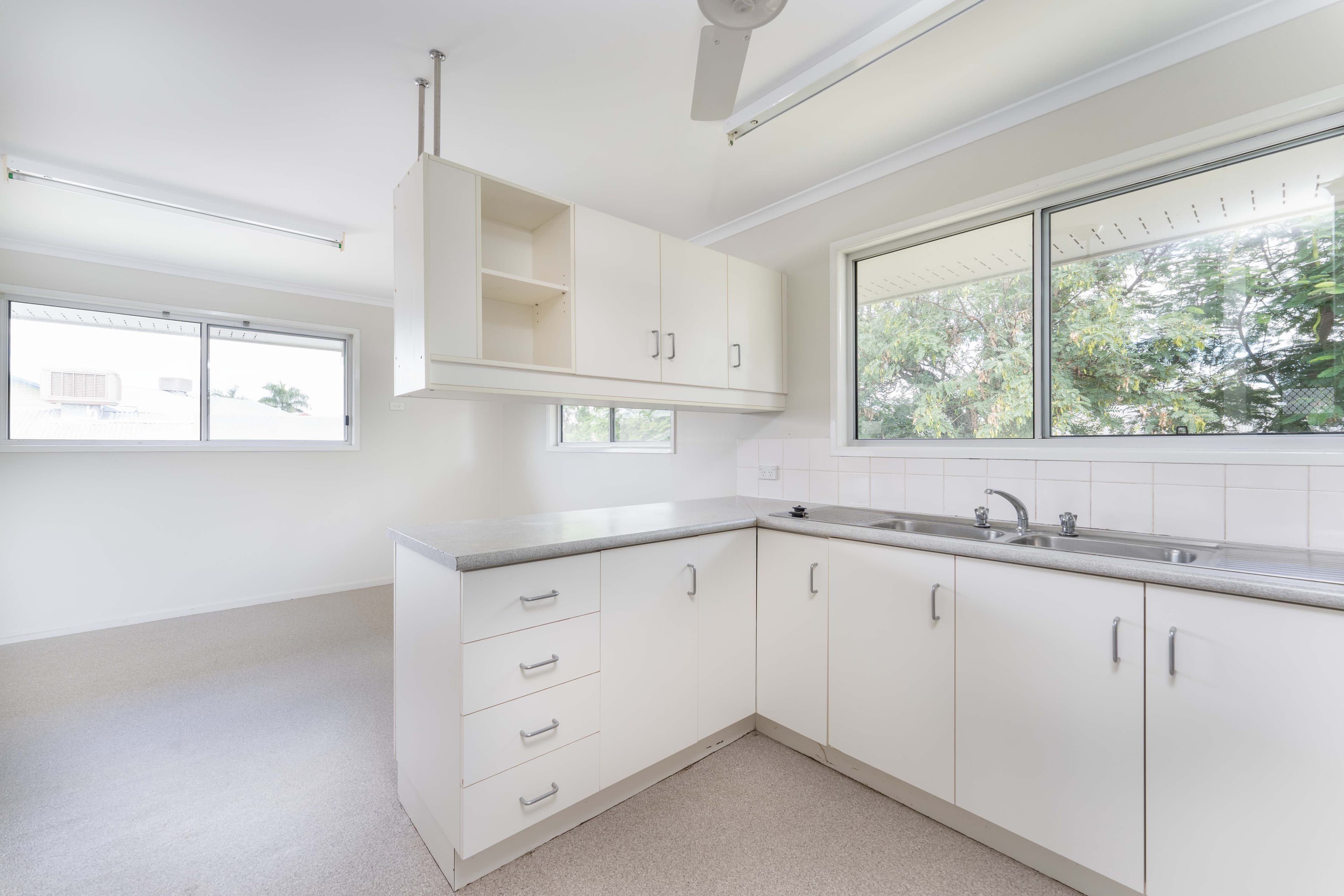 16 Bonython Drive, Emerald QLD 4720, Emerald - Thumbnail 4