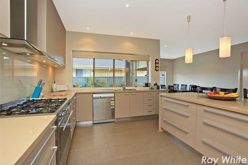 2 Heron Close, PAKENHAM VIC 3810, Pakenham - Thumbnail 3
