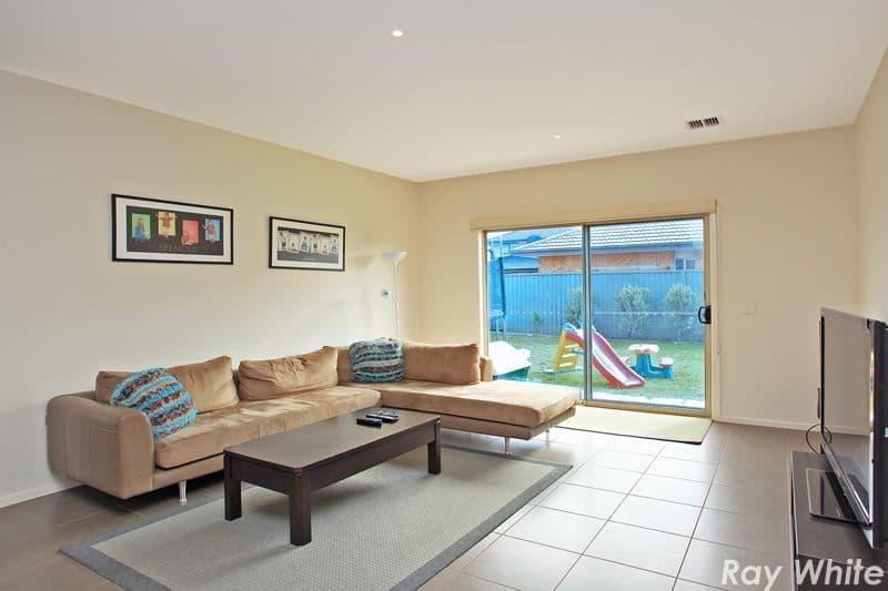2 Heron Close, PAKENHAM VIC 3810, Pakenham - Thumbnail 4