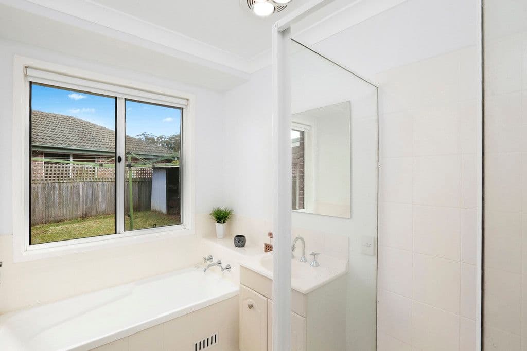 20 Lorraine Avenue, Berkeley Vale NSW 2261, Berkeley Vale - Thumbnail 3
