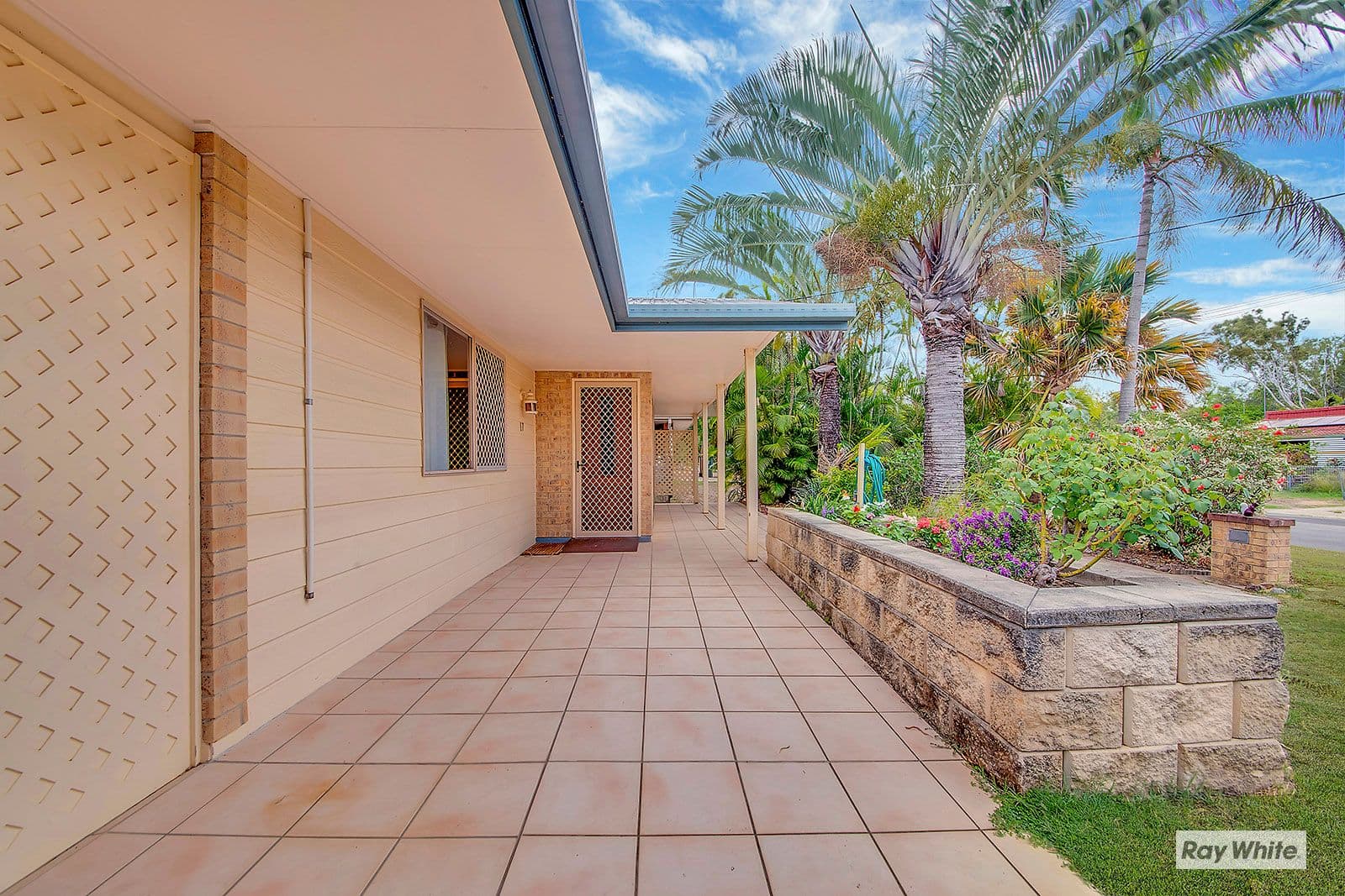 17 Joyce Avenue, Lammermoor QLD 4703, Lammermoor - Thumbnail 2