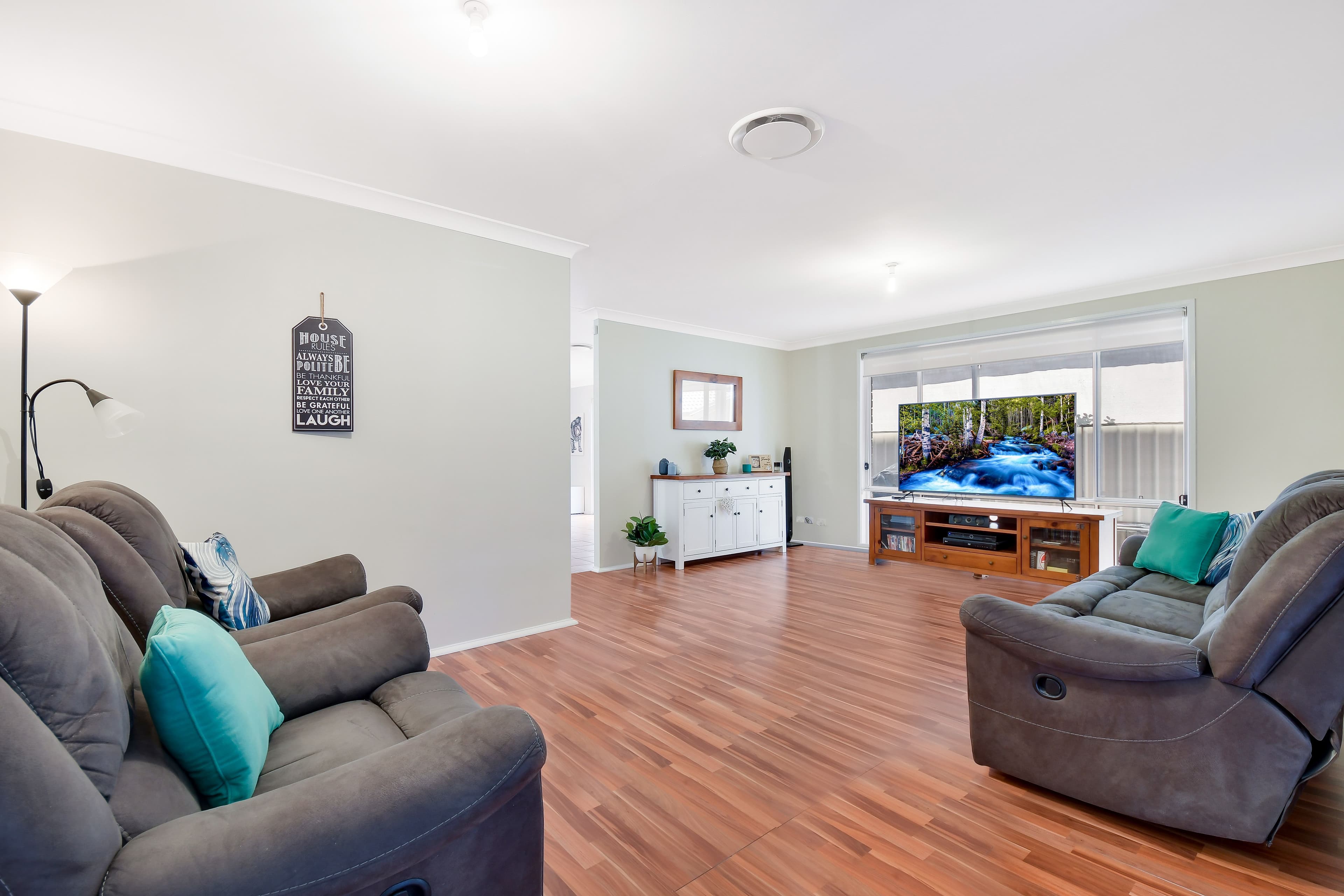 28 Spence Place, St Helens Park - Thumbnail 2