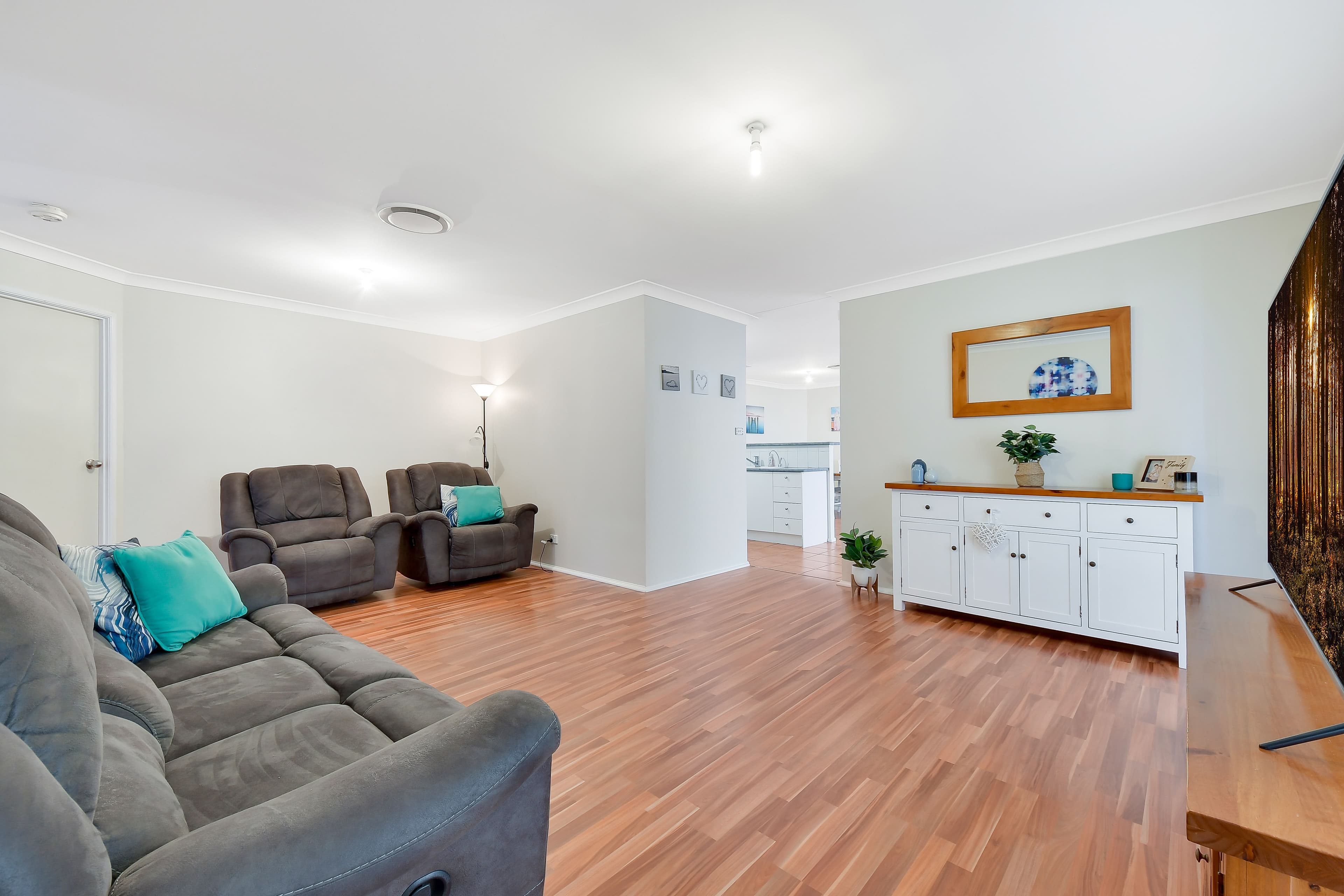28 Spence Place, St Helens Park - Thumbnail 3