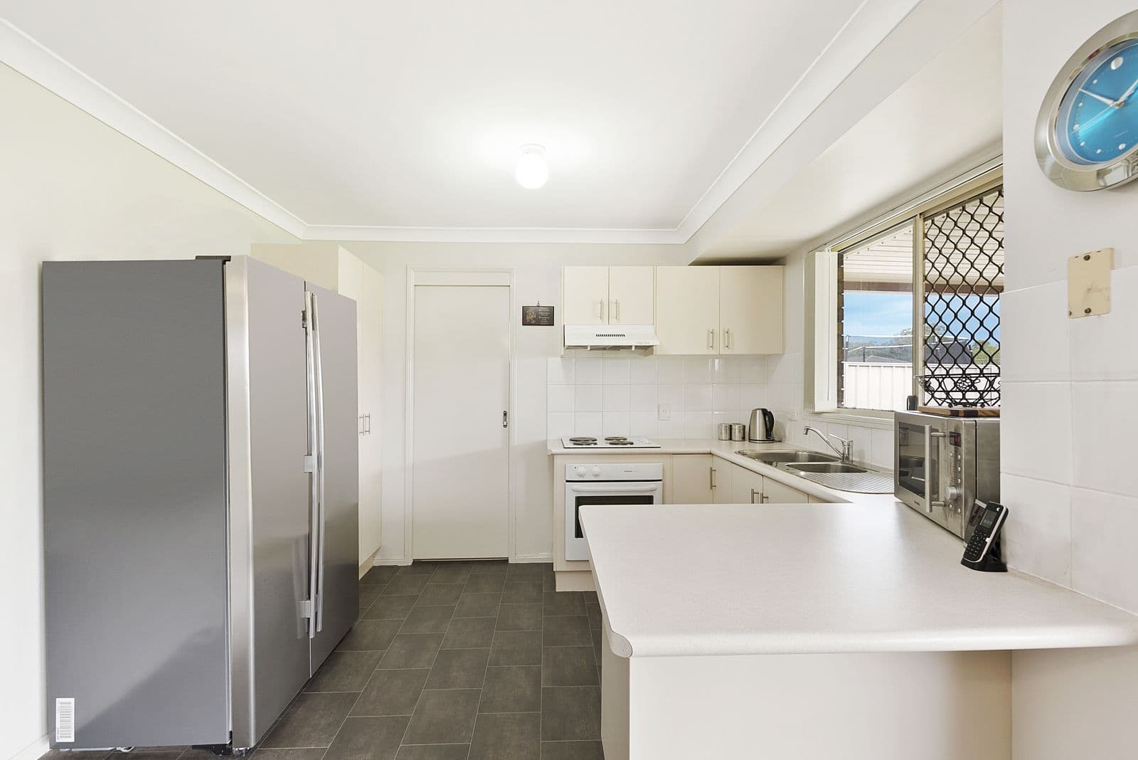 10 Blue Sails Court, West Lakes - Thumbnail 4