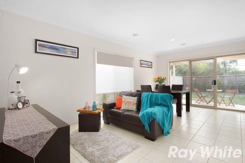 24 Macalister Place, Pakenham VIC 3810, Pakenham - Thumbnail 4