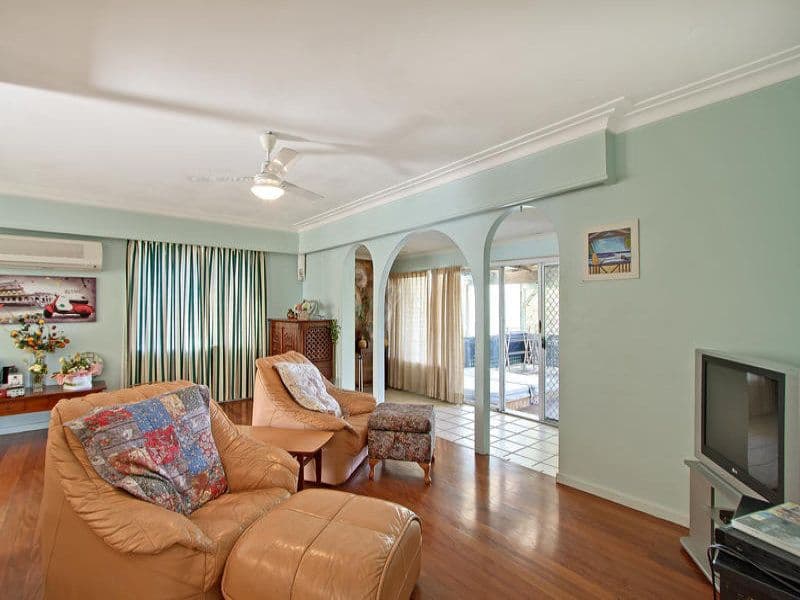 17 Ashbourne Terrace, BIGGERA WATERS QLD 4216, Biggera Waters - Thumbnail 4