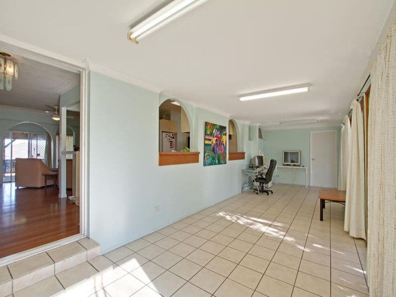 17 Ashbourne Terrace, BIGGERA WATERS QLD 4216, Biggera Waters - Thumbnail 5