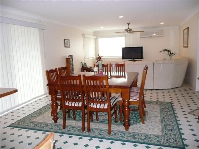 21 Wyncroft Street, HOLLAND PARK QLD 4121, Holland Park - Thumbnail 3