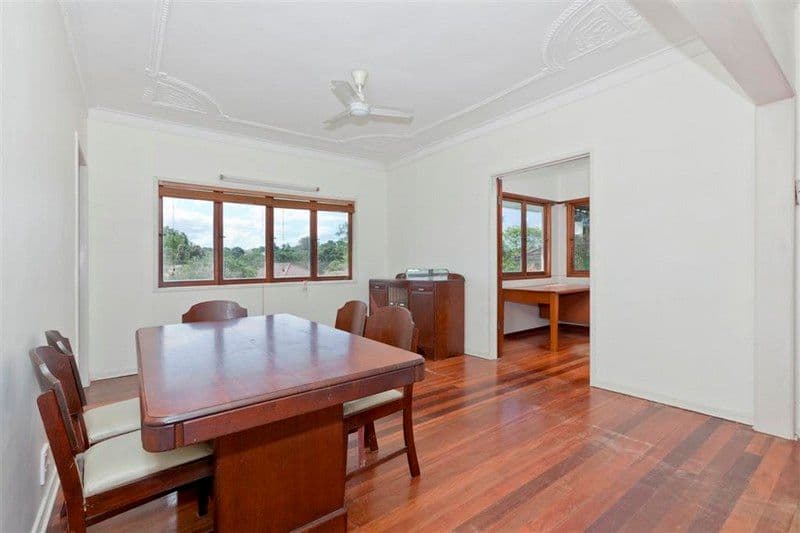 90 Sterculia Avenue, HOLLAND PARK WEST QLD 4121, Holland Park West - Thumbnail 2