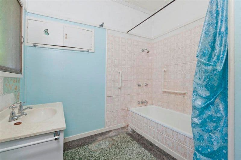 90 Sterculia Avenue, HOLLAND PARK WEST QLD 4121, Holland Park West - Thumbnail 5
