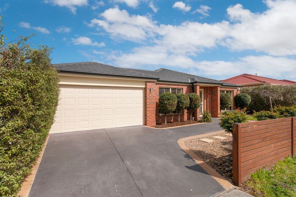 18 Malabar Street, ROXBURGH PARK VIC 3064, Roxburgh Park - Thumbnail 2