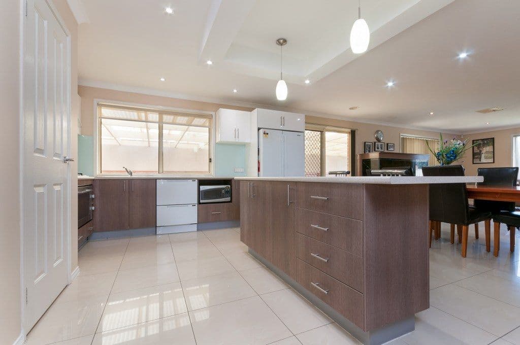 18 Malabar Street, ROXBURGH PARK VIC 3064, Roxburgh Park - Thumbnail 4