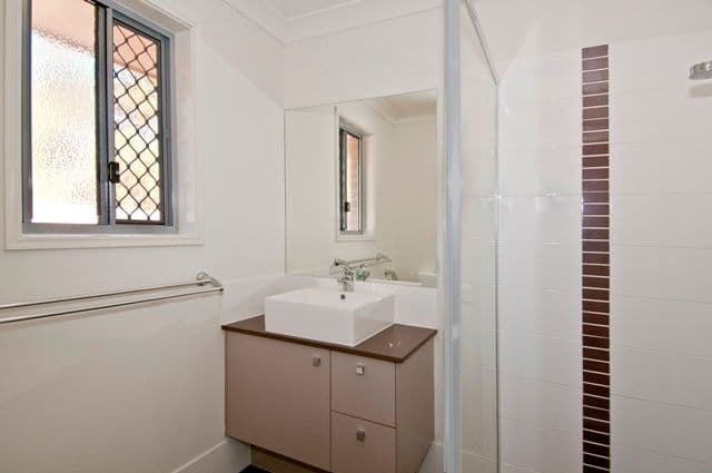 2 Chesan Court, CRESTMEAD QLD 4132, Crestmead - Thumbnail 4