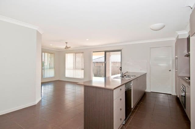 2 Chesan Court, CRESTMEAD QLD 4132, Crestmead - Thumbnail 5