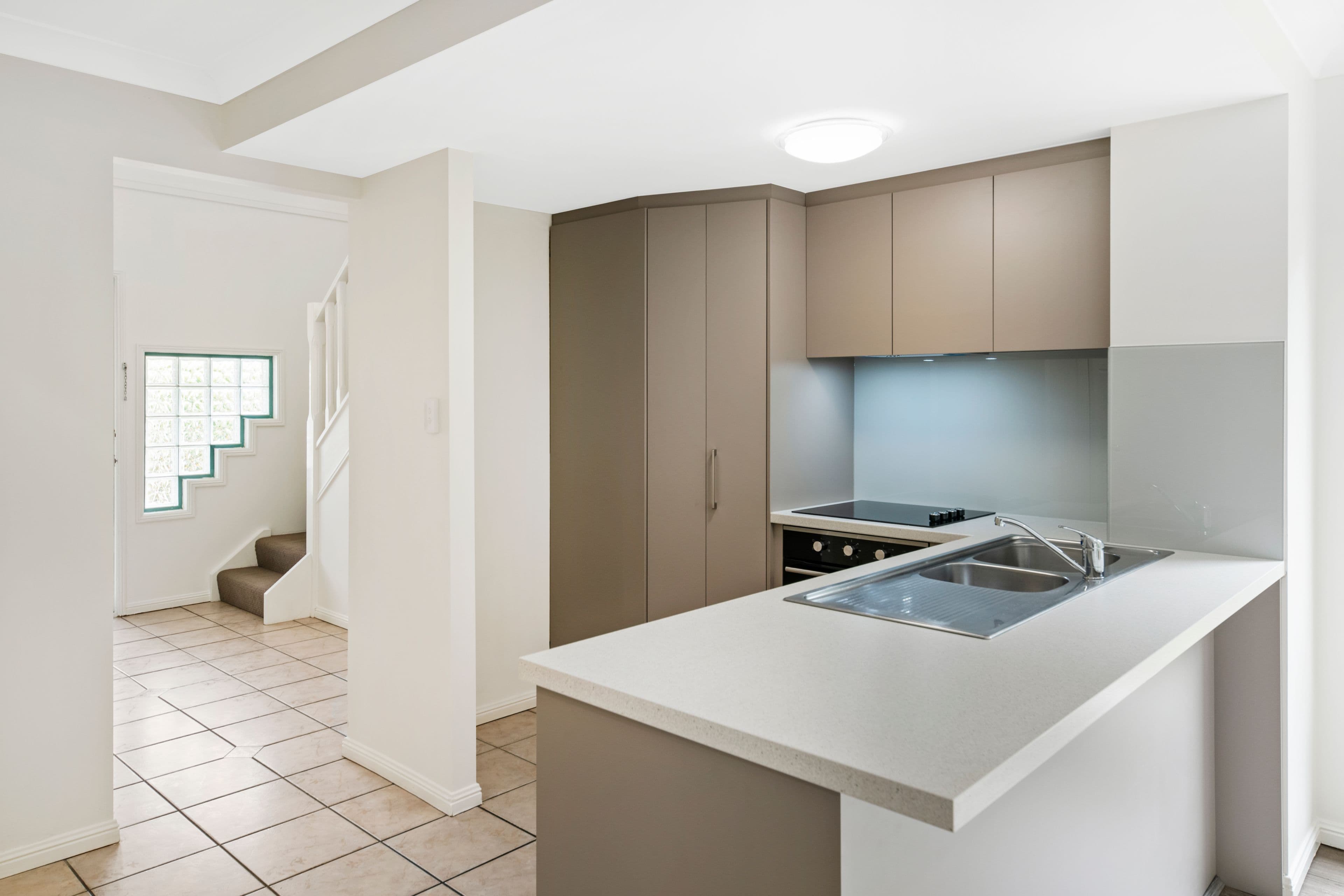 105 Pohlman Street, Southport QLD 4215, Southport - Thumbnail 4
