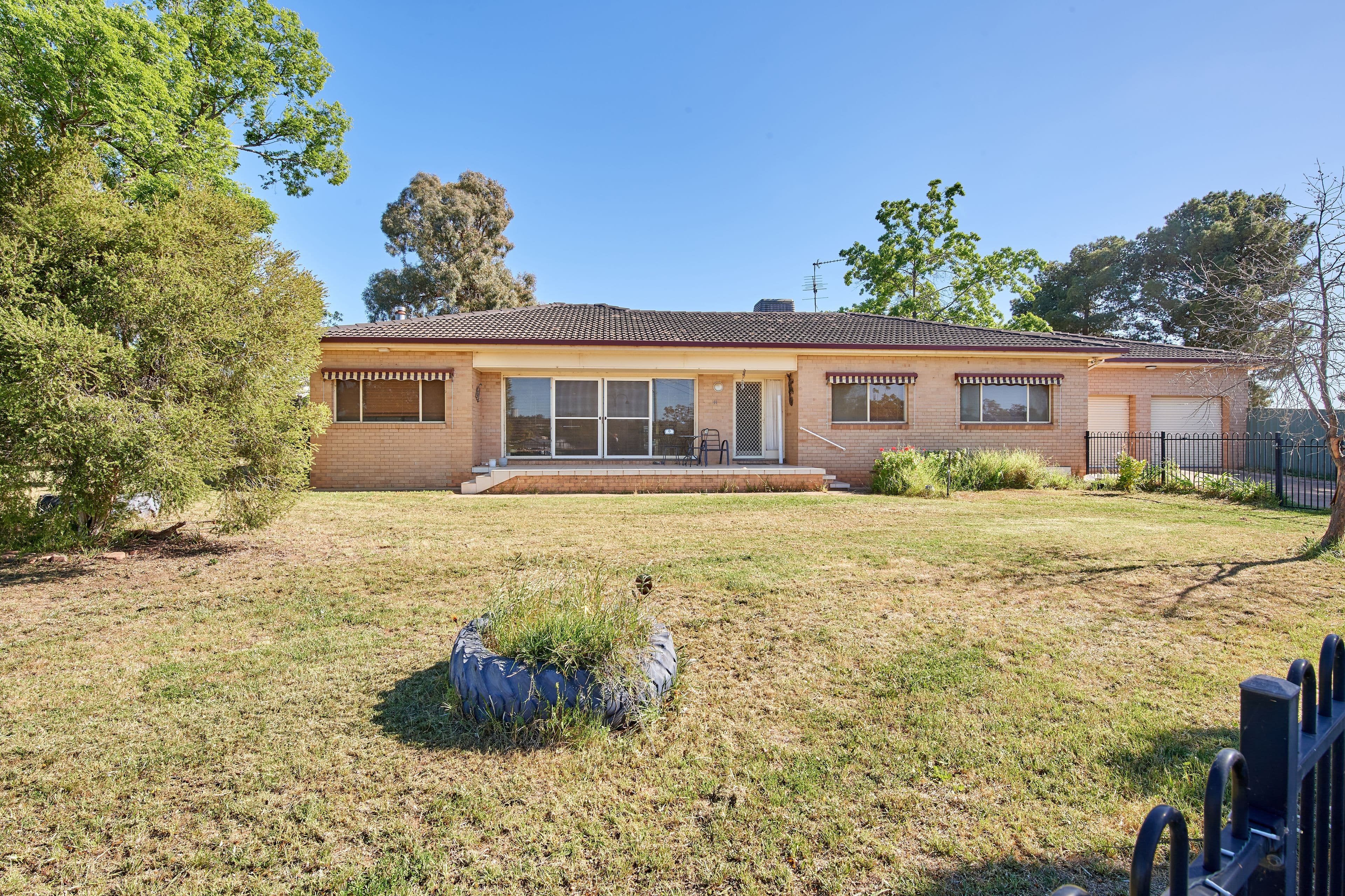 41 Cowabbie Street, Coolamon NSW 2701, Coolamon - Image 1