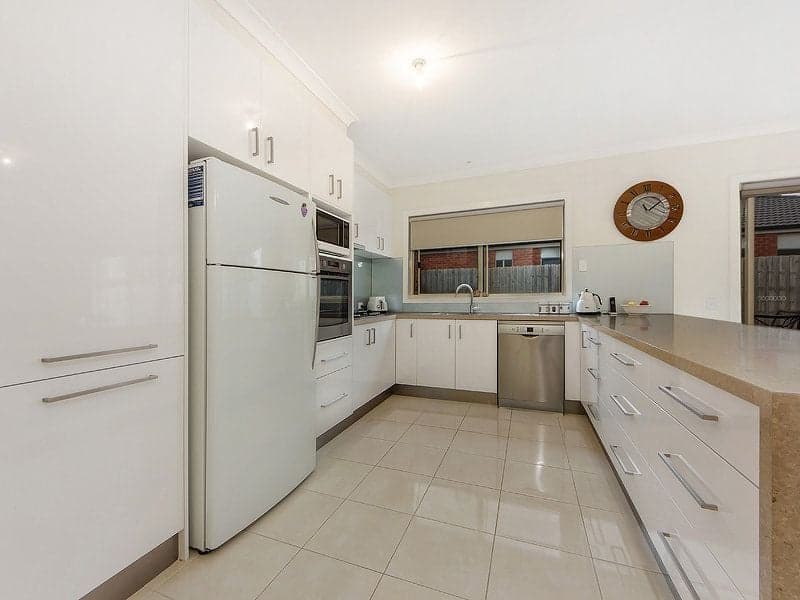 8 Kingston Drive, Taylors Hill - Thumbnail 3