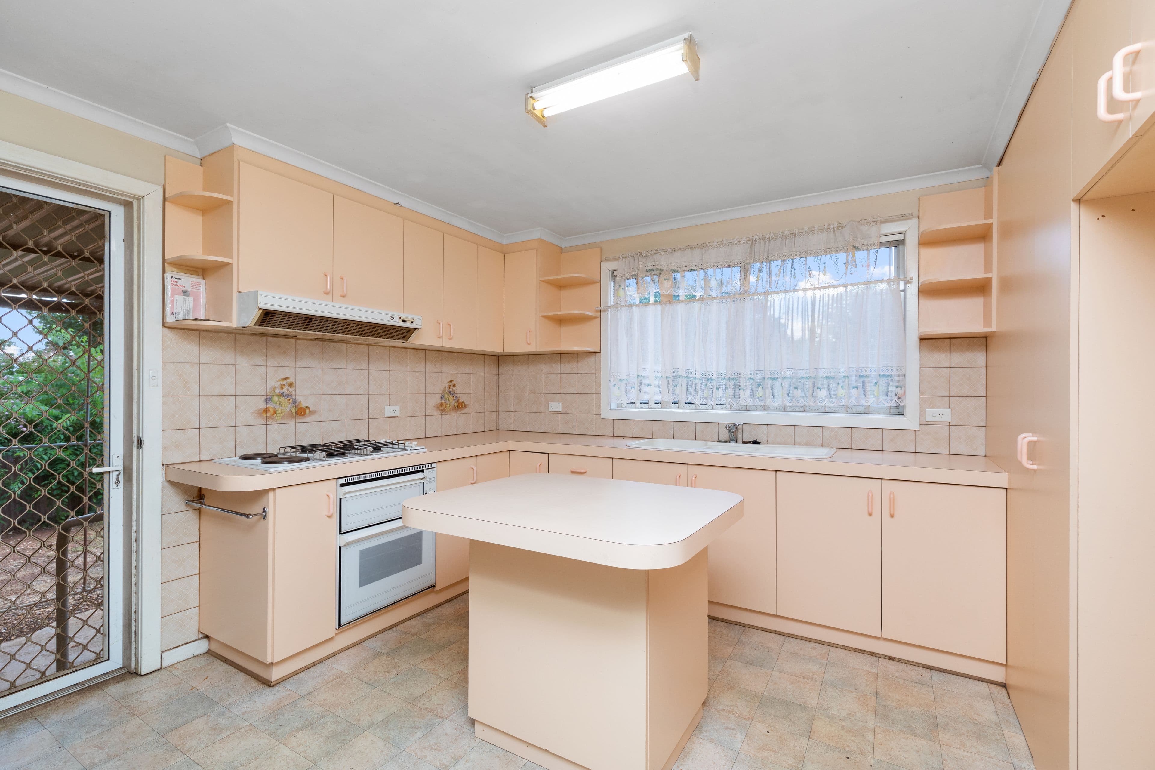 83 Leavenworth Drive, Tolland NSW 2650, Tolland - Thumbnail 3