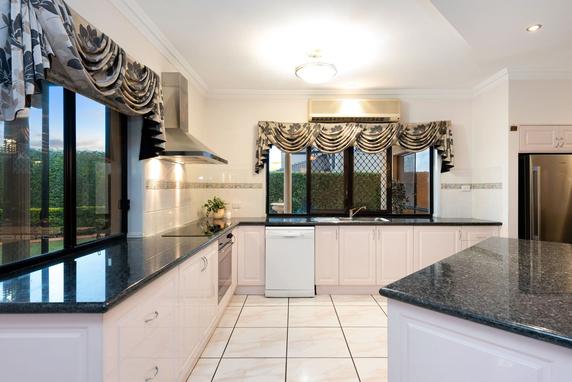 57 Sunset Place, Carindale QLD 4152, Carindale - Thumbnail 5