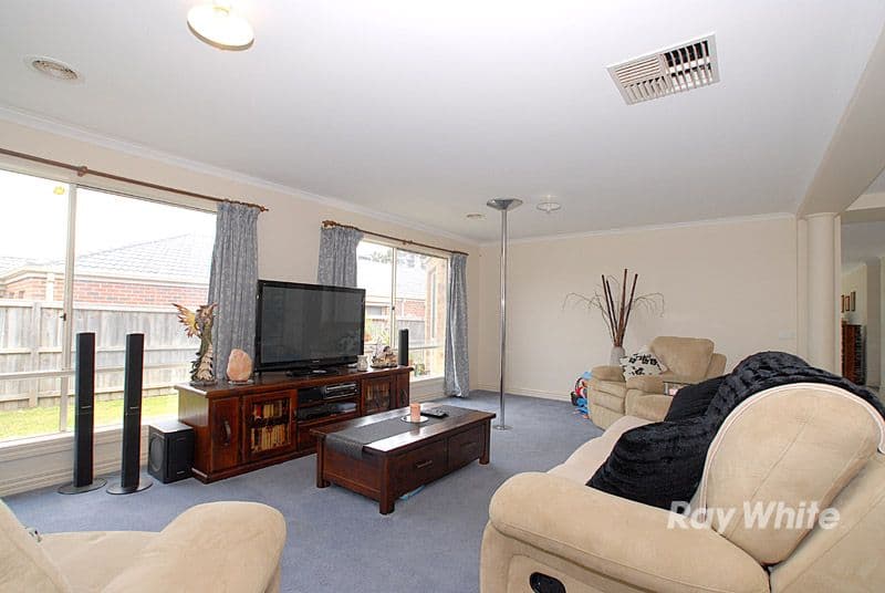 33 Hammerwood Green, BEACONSFIELD VIC 3807, Beaconsfield - Thumbnail 2