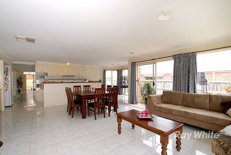 33 Hammerwood Green, BEACONSFIELD VIC 3807, Beaconsfield - Thumbnail 3