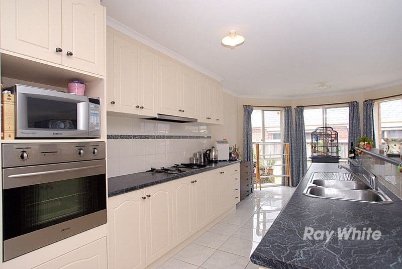 33 Hammerwood Green, BEACONSFIELD VIC 3807, Beaconsfield - Thumbnail 4