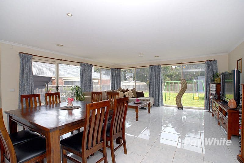 33 Hammerwood Green, BEACONSFIELD VIC 3807, Beaconsfield - Thumbnail 5