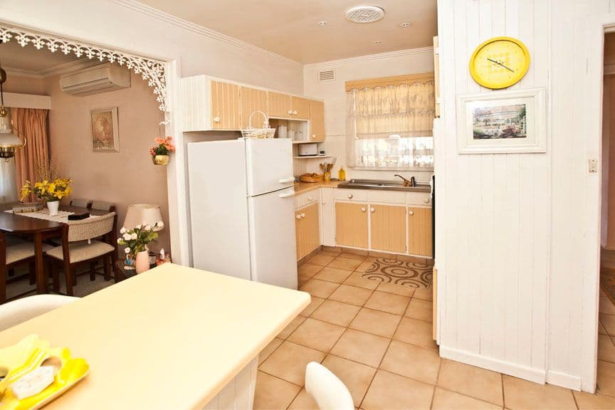 16 Allen Street, GLEN WAVERLEY VIC 3150, Glen Waverley - Thumbnail 2