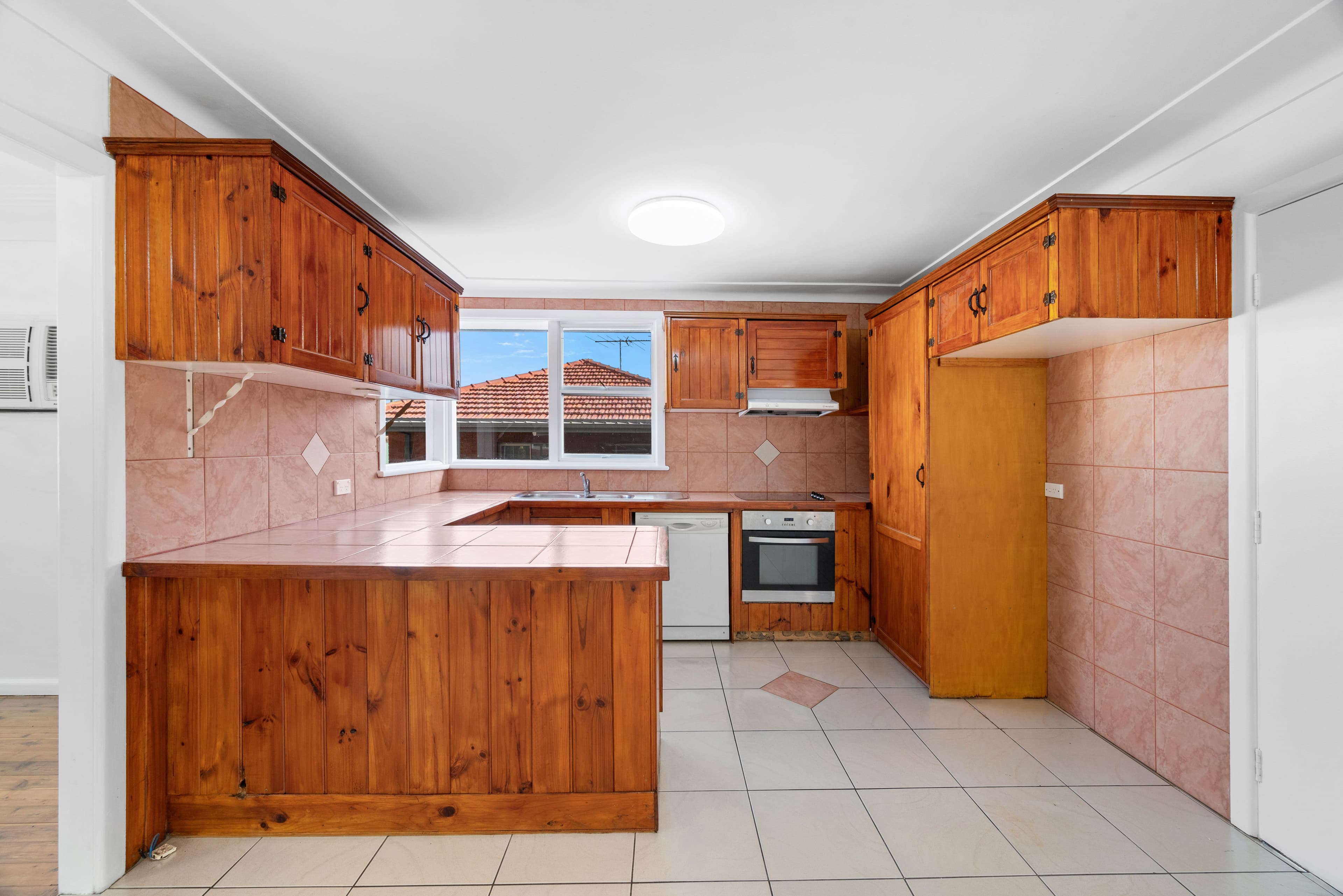6 Hobart Avenue, Campbelltown NSW 2560, Campbelltown - Thumbnail 2
