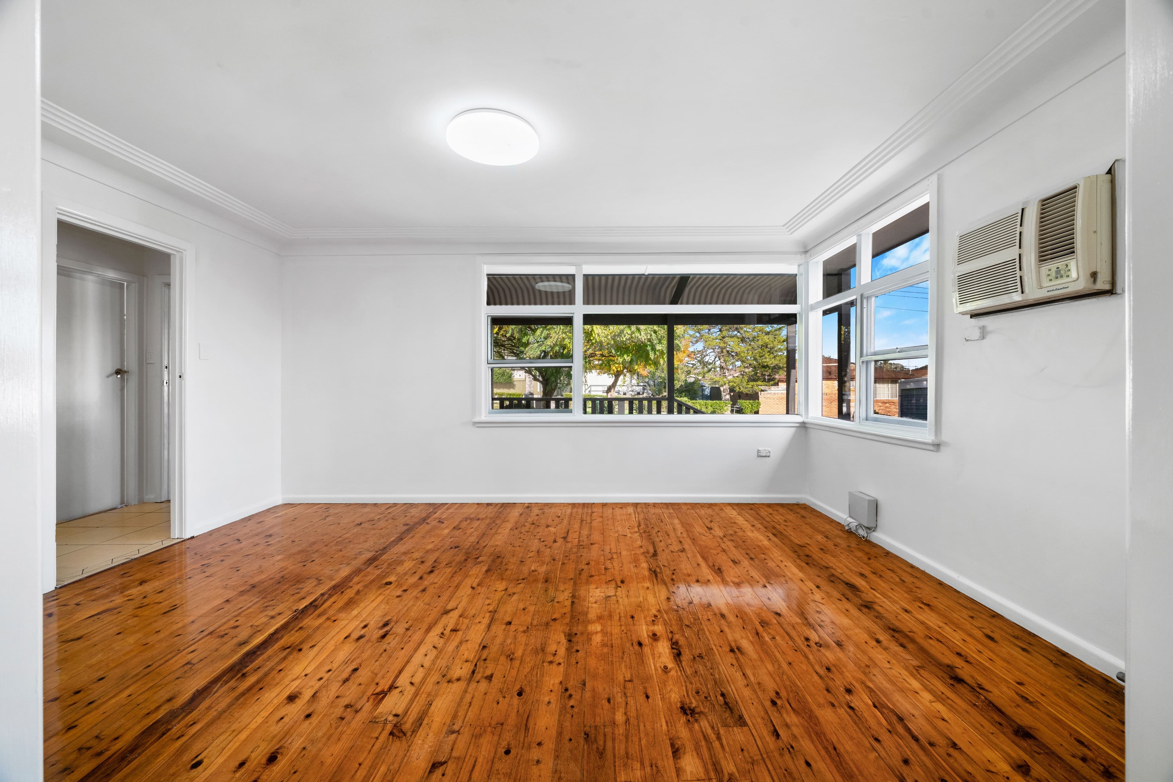 6 Hobart Avenue, Campbelltown NSW 2560, Campbelltown - Thumbnail 4
